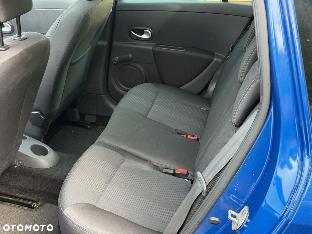 Renault Clio - 12
