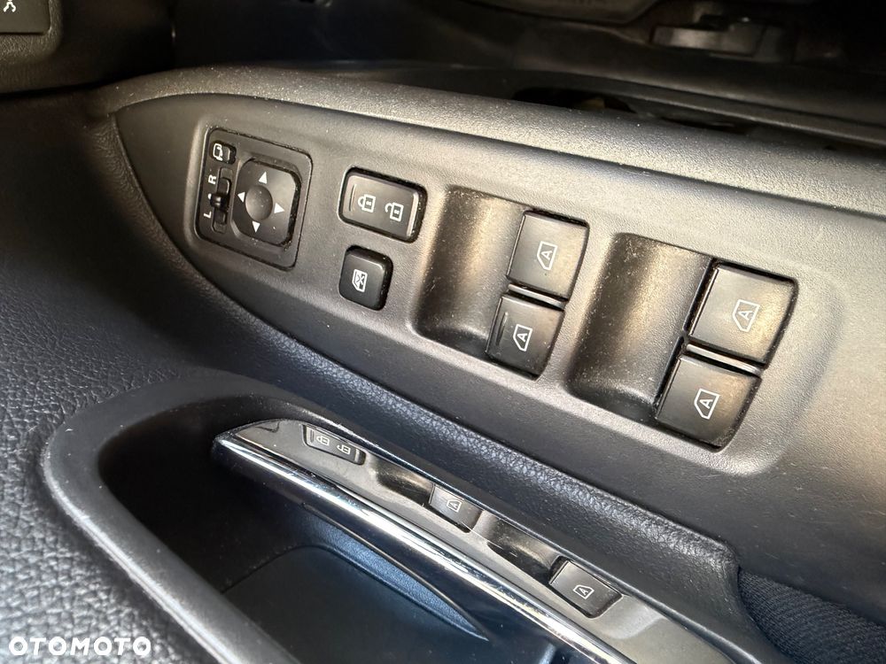 Mitsubishi Outlander 2.0 Instyle + 4WD CVT - 29