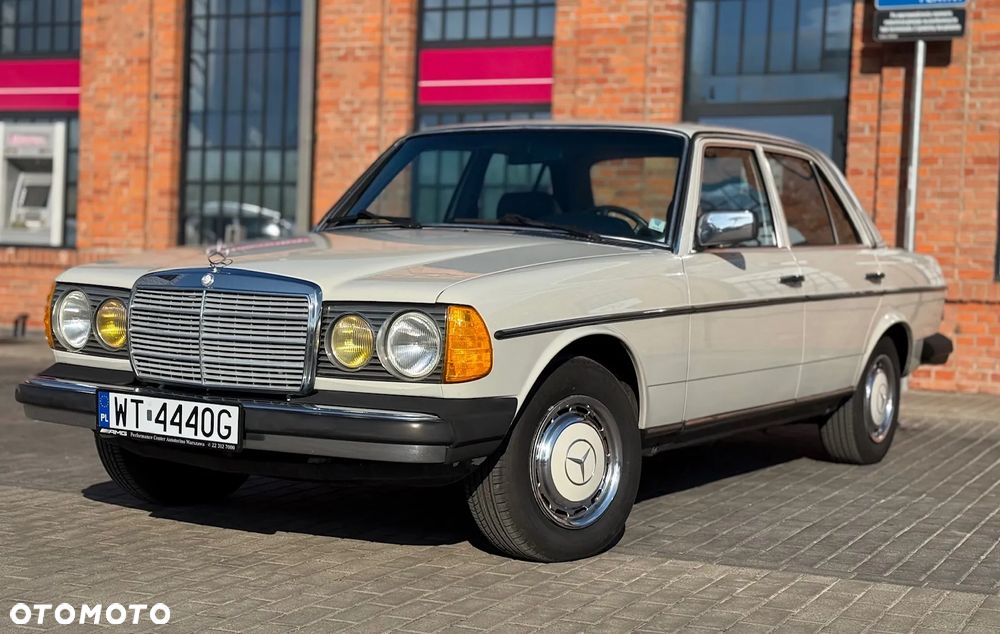Mercedes-Benz W123 - 1