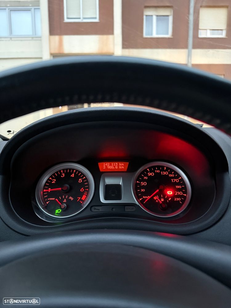 Renault Clio 1.2 16V Confort 130g - 12