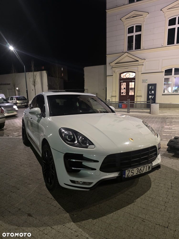 Porsche Macan Turbo - 1