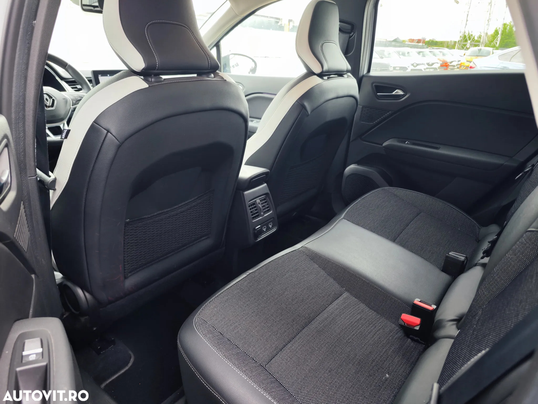 Renault Captur E-TECH PLUG-in 160 INTENS - 12