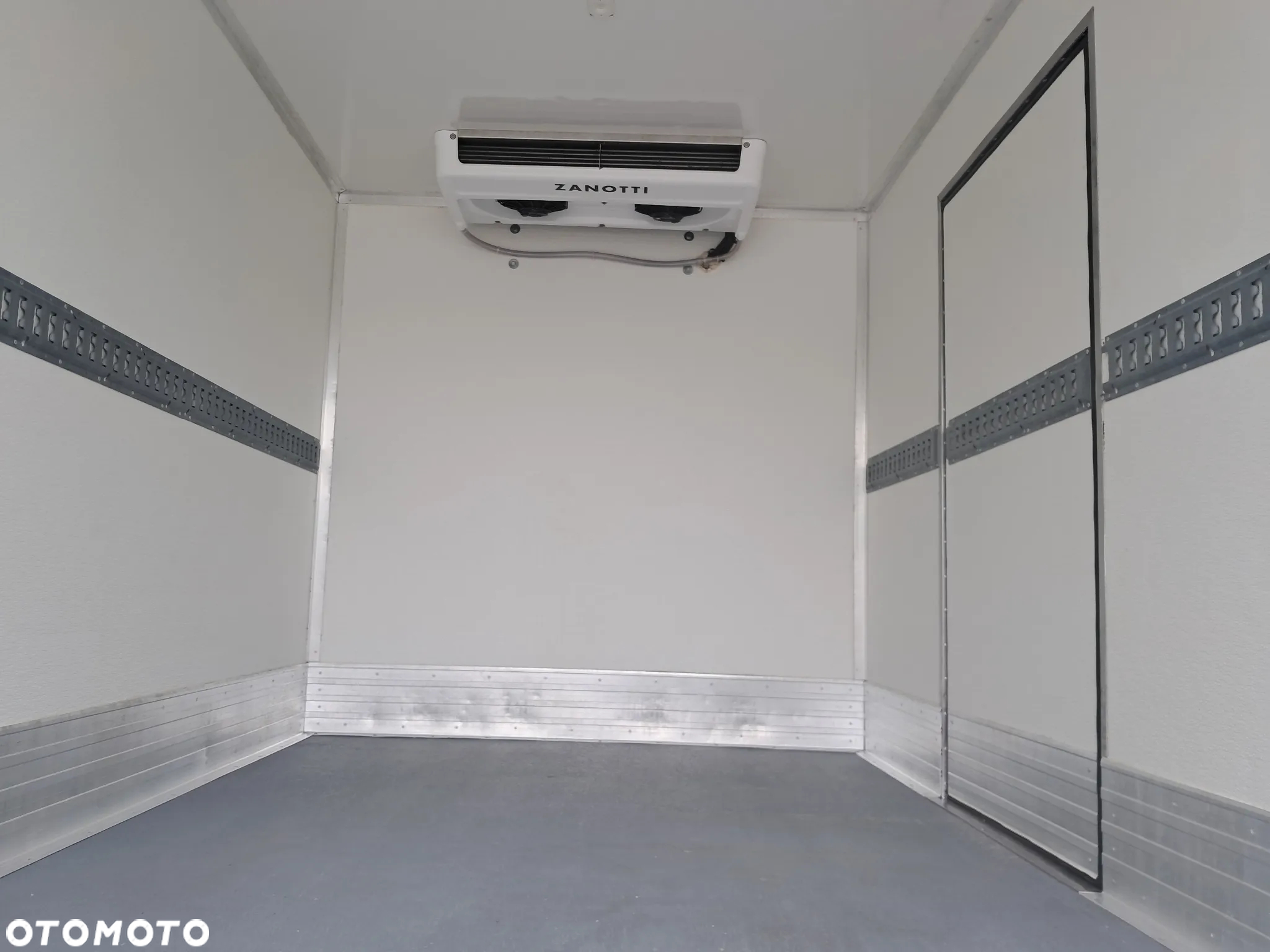 Iveco 50C18 3,0 180KM Hi-Matic Chłodnia ZANOTTI 350 8-palet Salon Polska - 16