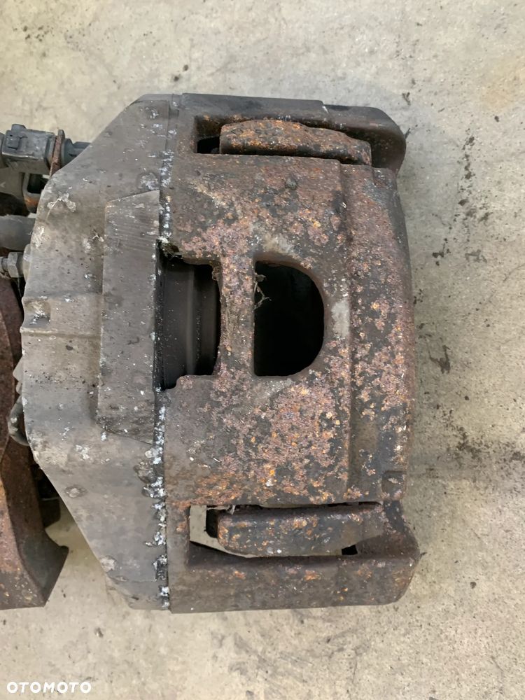 zacisk hamulcowy przód przedni lewy A6 C6 3.0 TDI BMK - 2