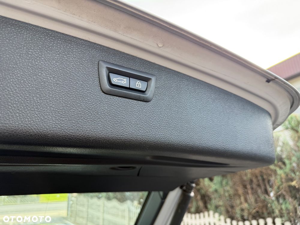 BMW Seria 3 320d xDrive - 23