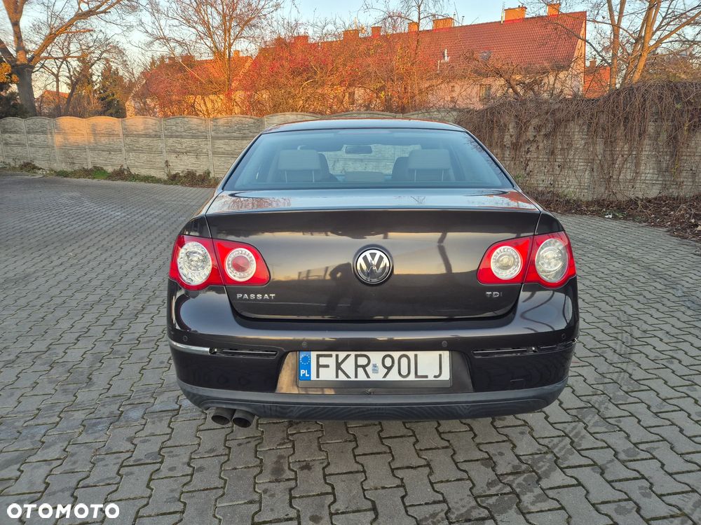 Volkswagen Passat 2.0 TDI DPF Highline - 15