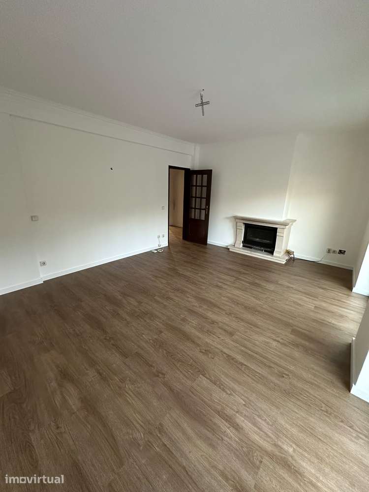 Apartamento T3 com Sotão com WC e garagem em Leiria - Grande imagem: 5/19