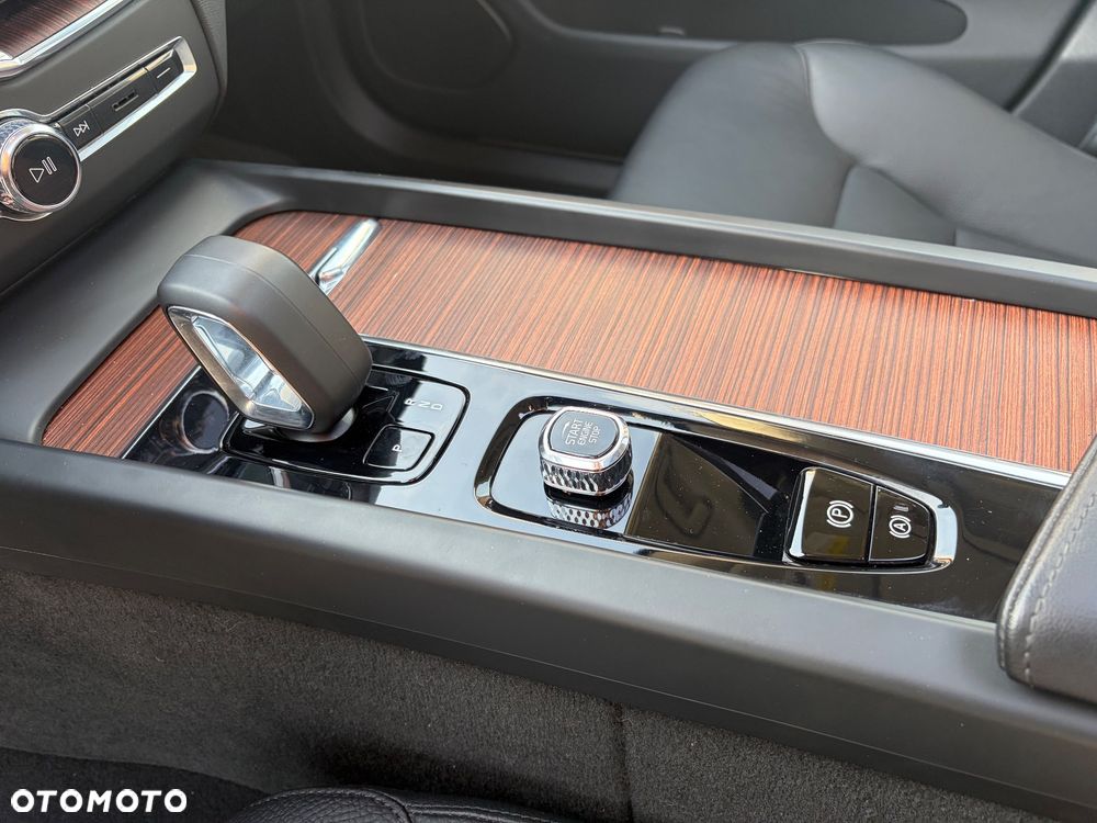 Volvo XC 60 B5 B AWD Plus Dark - 23