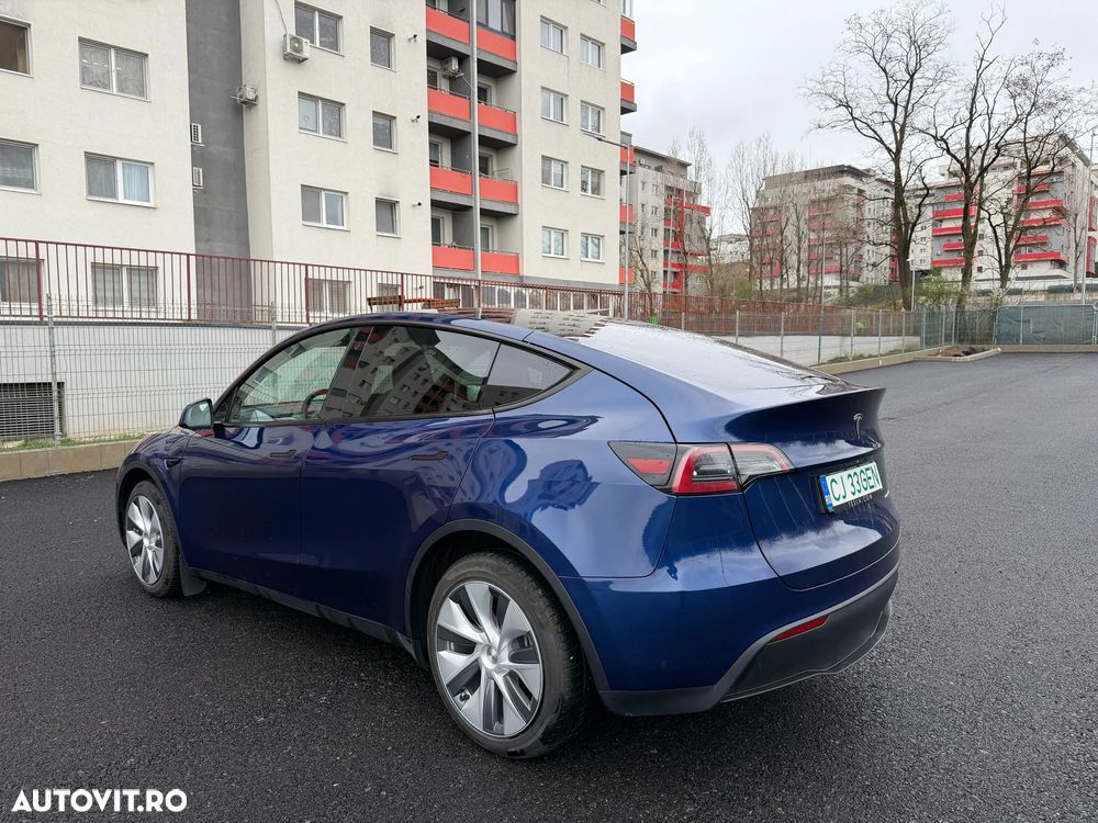 Tesla Model Y AWD Performance - 4