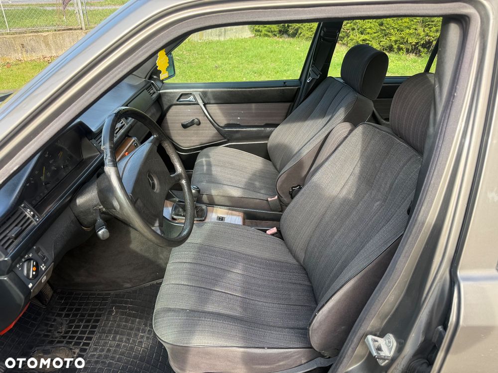 Mercedes-Benz W124 (1984-1993) - 13