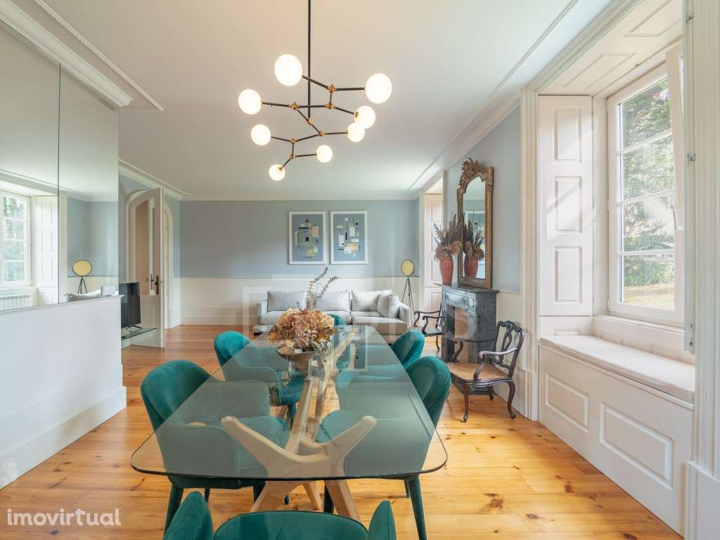 Apartamento T4 com garagem inserido em Palacete-Cedofeita - Grande imagem: 2/49