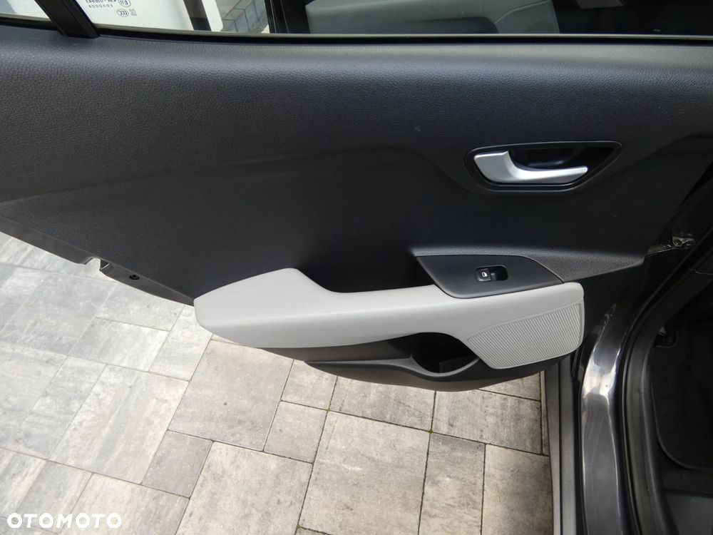 Kia Stonic - 33