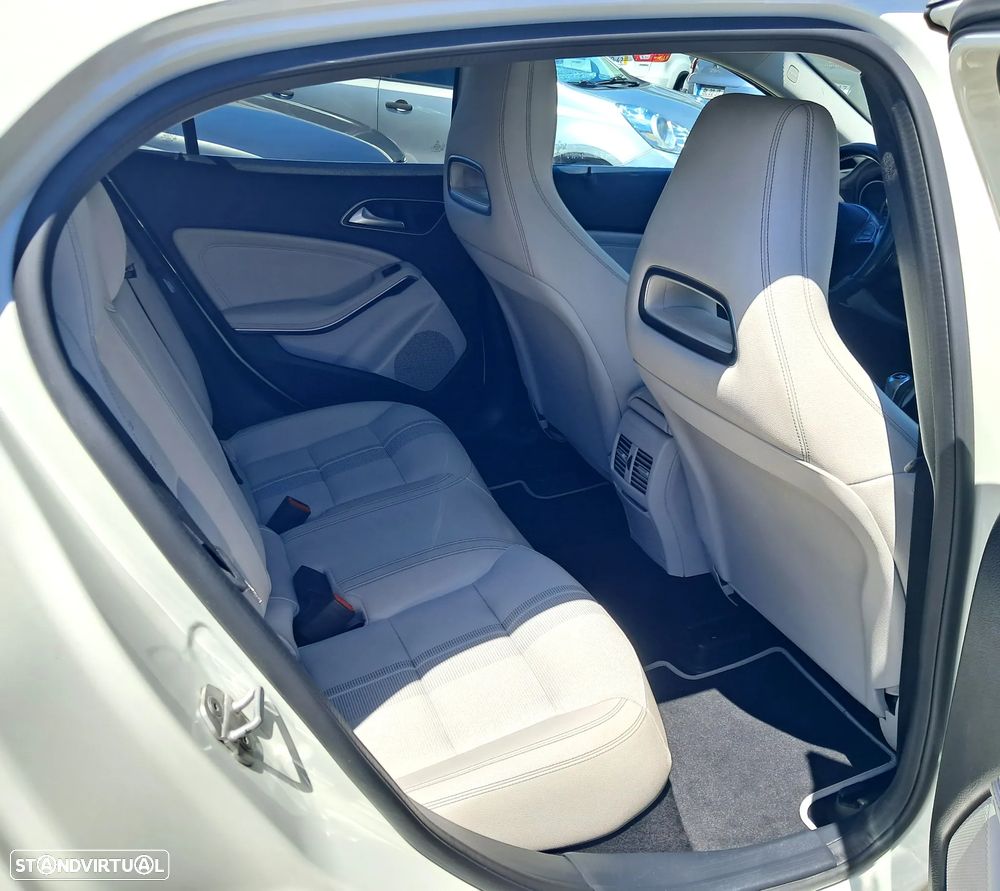 Mercedes-Benz GLA 180 d - 12