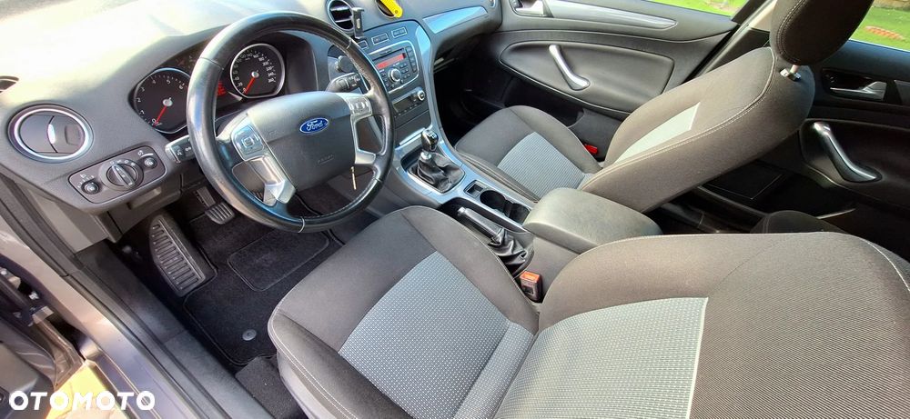 Ford Mondeo 1.6 T Ambiente - 25