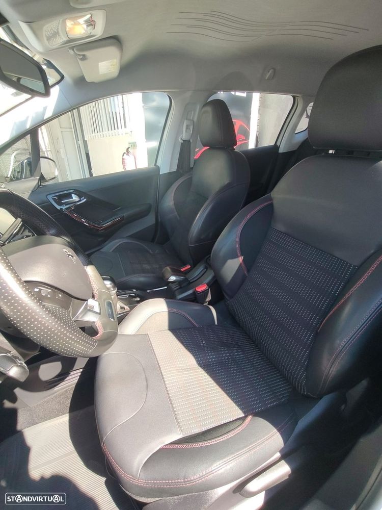 Peugeot 2008 1.2 PureTech GT Line - 8