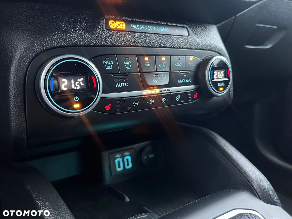 Ford Focus Turnier 2.0 EcoBlue Start-Stopp-System TITANIUM - 28