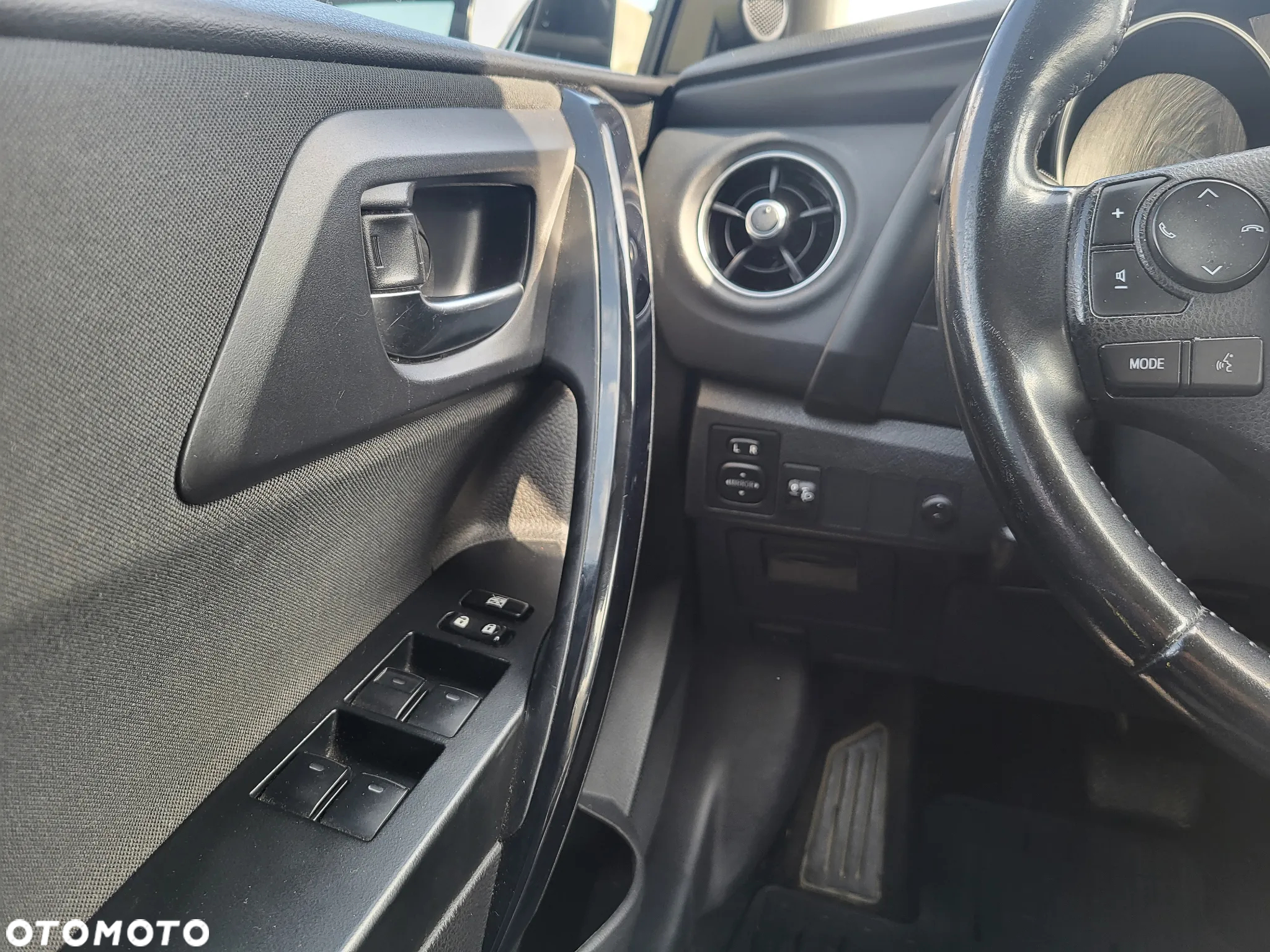 Toyota Auris Hybrid 135 Comfort - 16