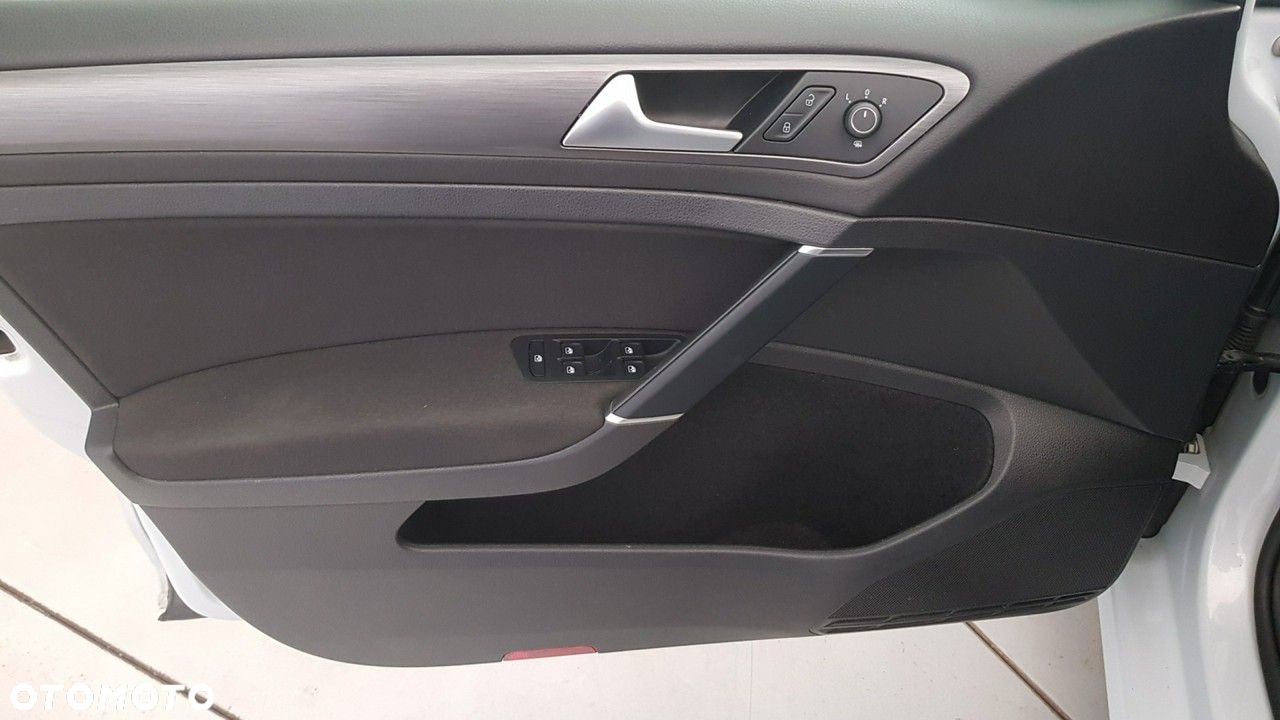 Volkswagen Golf - 23