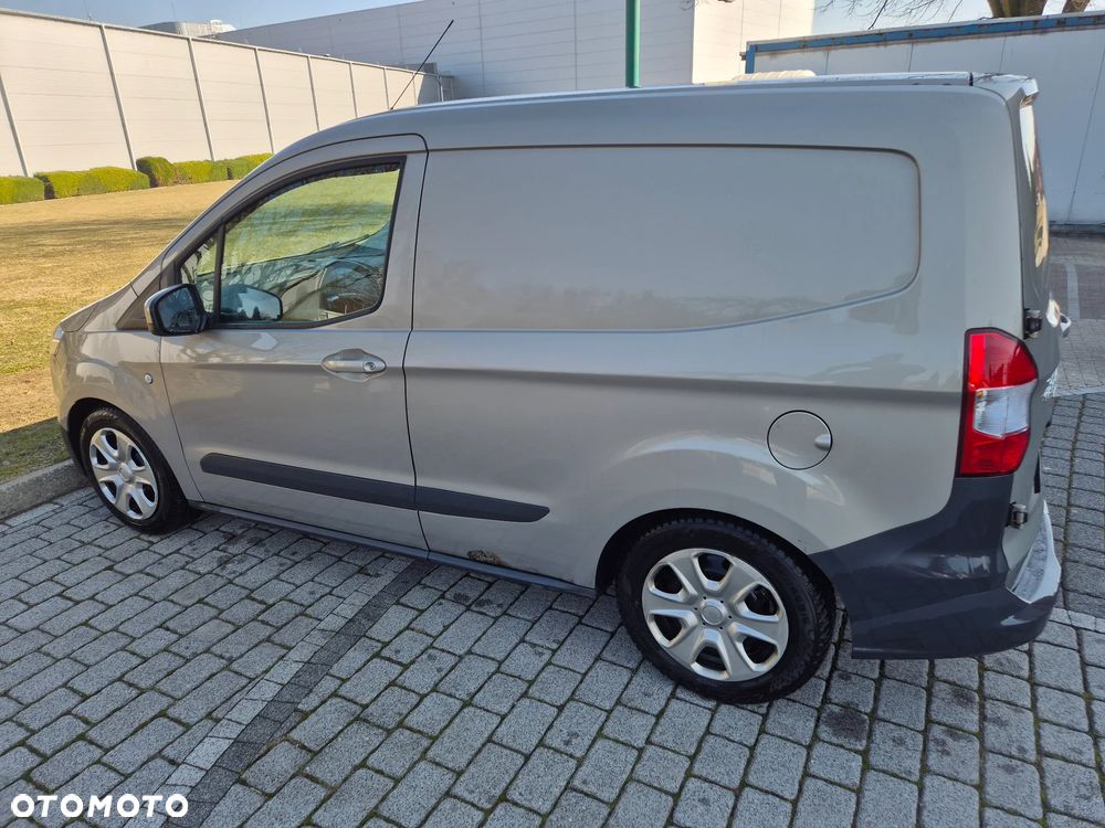 Ford Transit Courier - 4