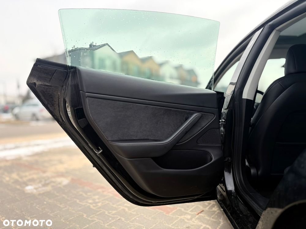 Tesla Model 3 Langstreckenbatterie Allradantrieb Dual Motor - 31