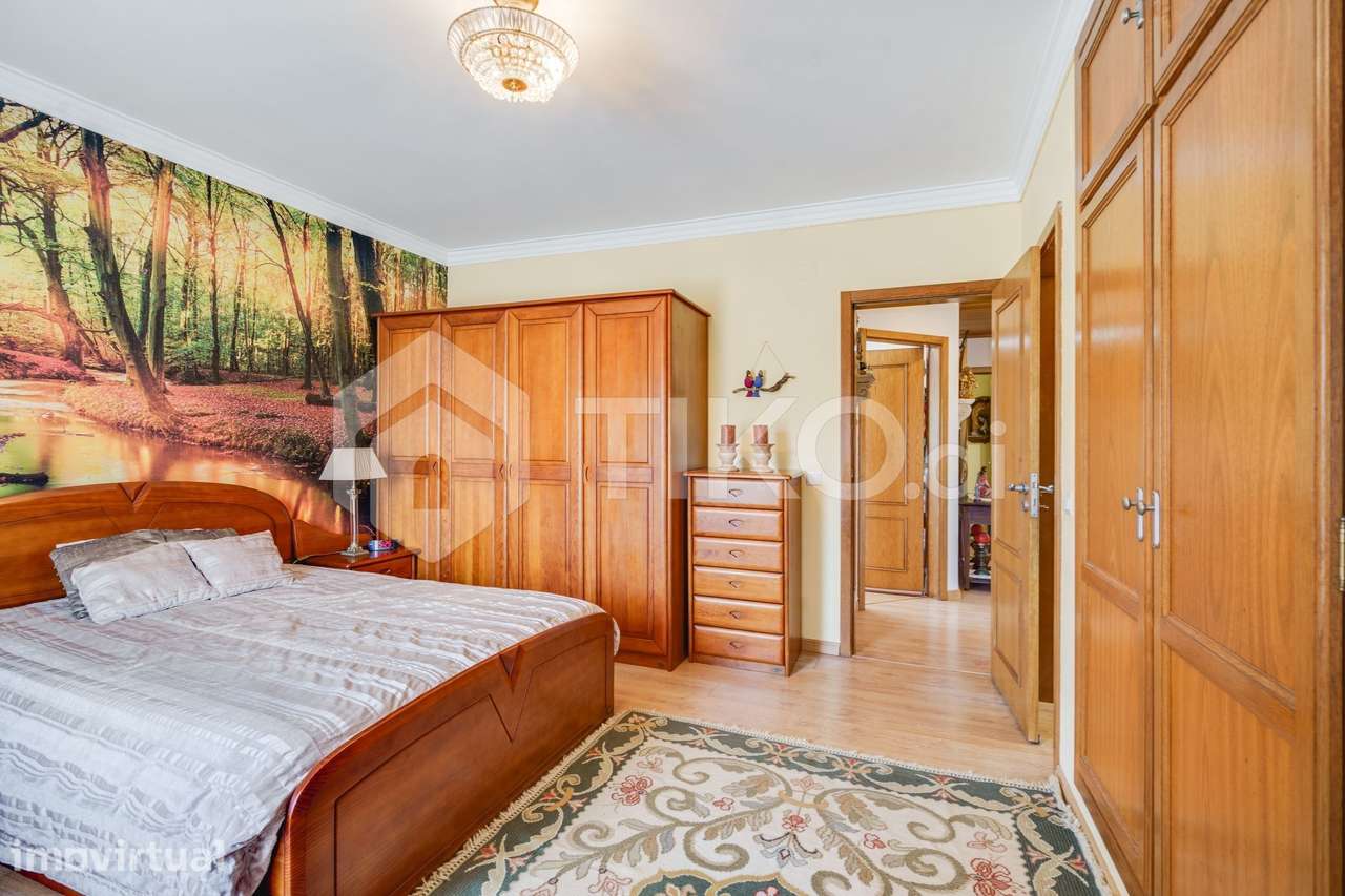 Moradia T4 com jardim, cave independente e excelente potencial — Vale - Grande imagem: 4/53