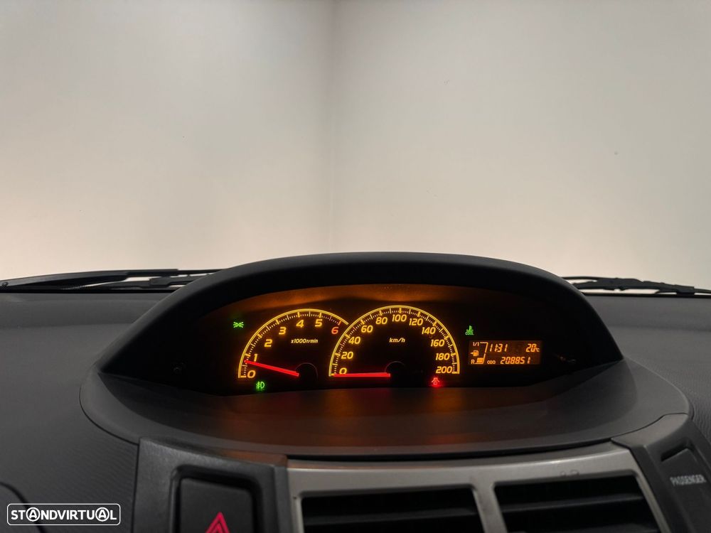 Toyota Yaris 1.4 D-4D SE Sport - 31