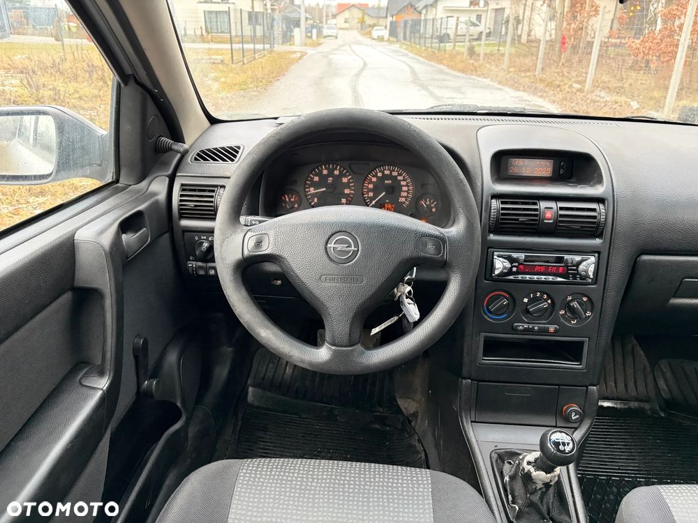 Ford Focus 1.6 Ambiente EU5 - 19