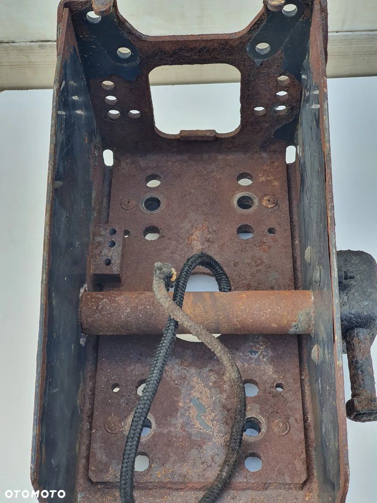 WINDA WIESZAK KOŁA ZAPASOWEGO STELAZ  IVECO EUROCARGO - 4