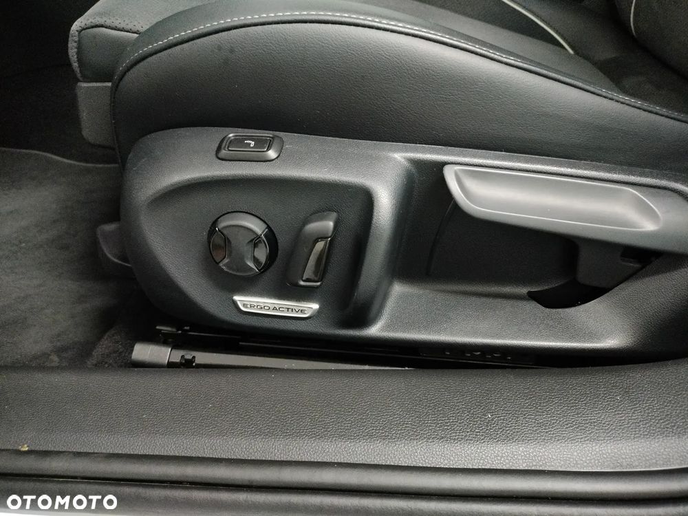 Volkswagen Passat - 12