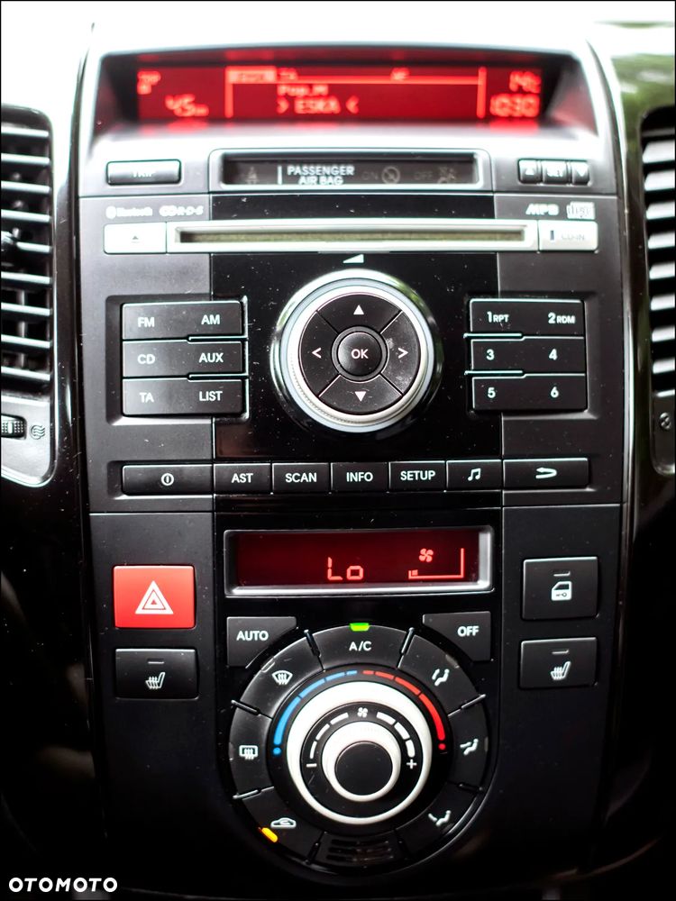 Kia Venga - 24