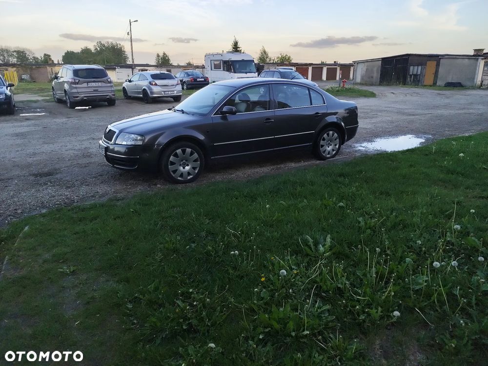 Skoda Superb 2.8 V6 Platinum - 2
