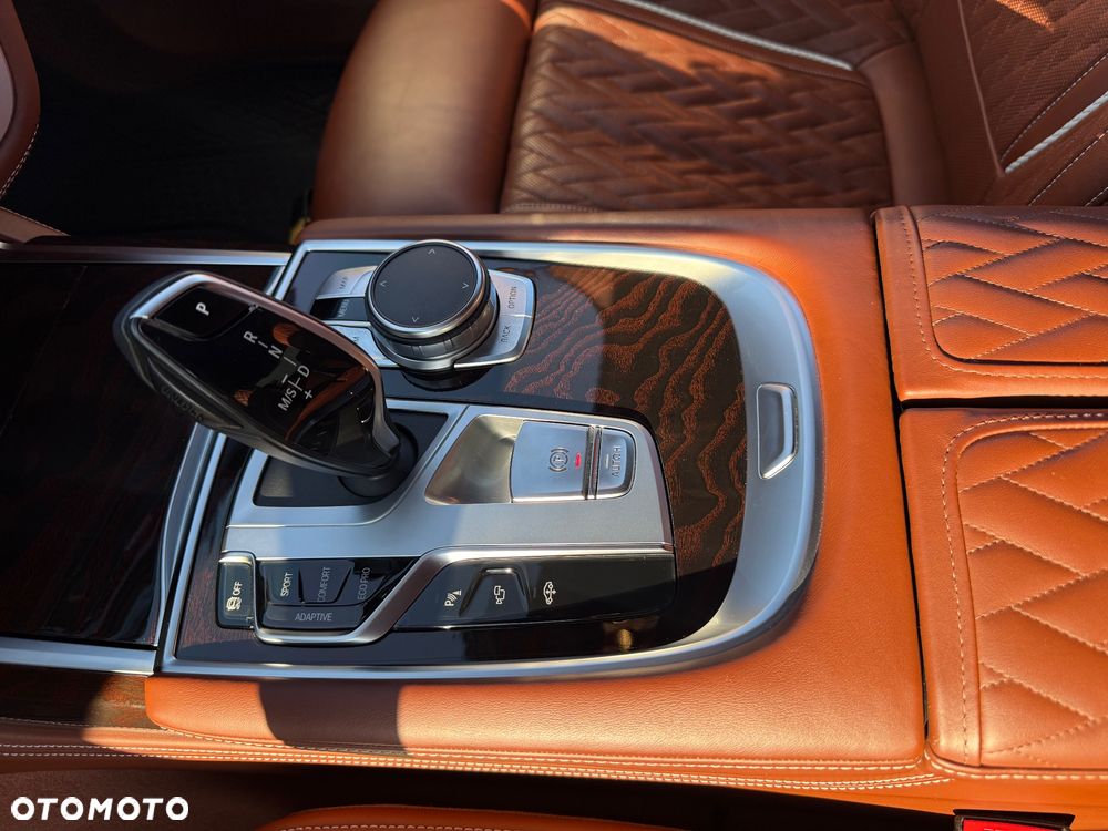 BMW Seria 7 750i xDrive sport - 21