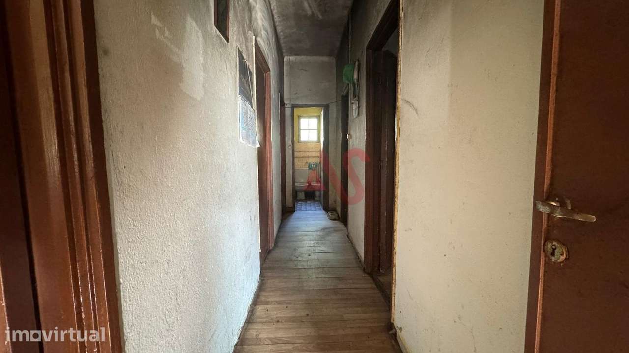 Moradia T3 Geminada para Reabilitação em Braga - Grande imagem: 2/2