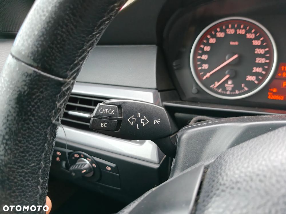 BMW Seria 5 520d Edition Exclusive - 36