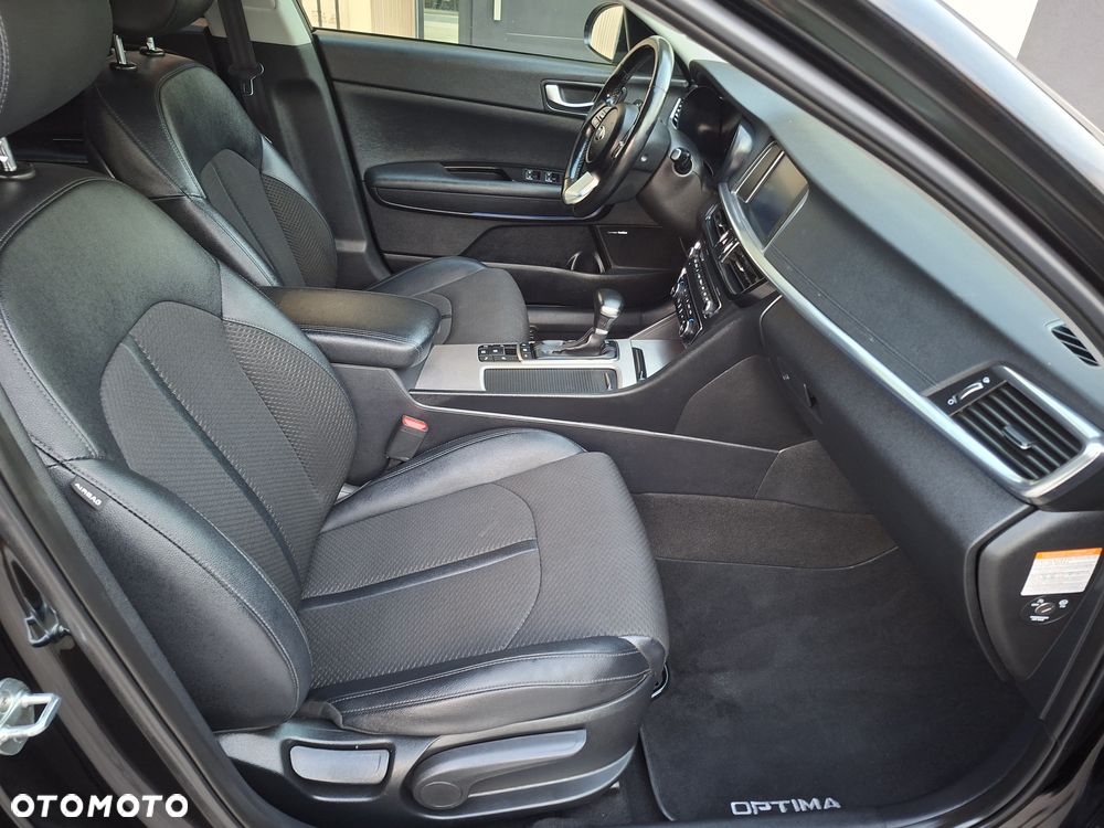 Kia Optima Plug-in Hybrid - 11