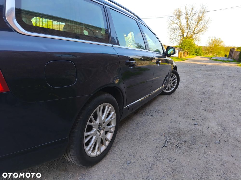 Volvo V70 D5 AWD Momentum - 8