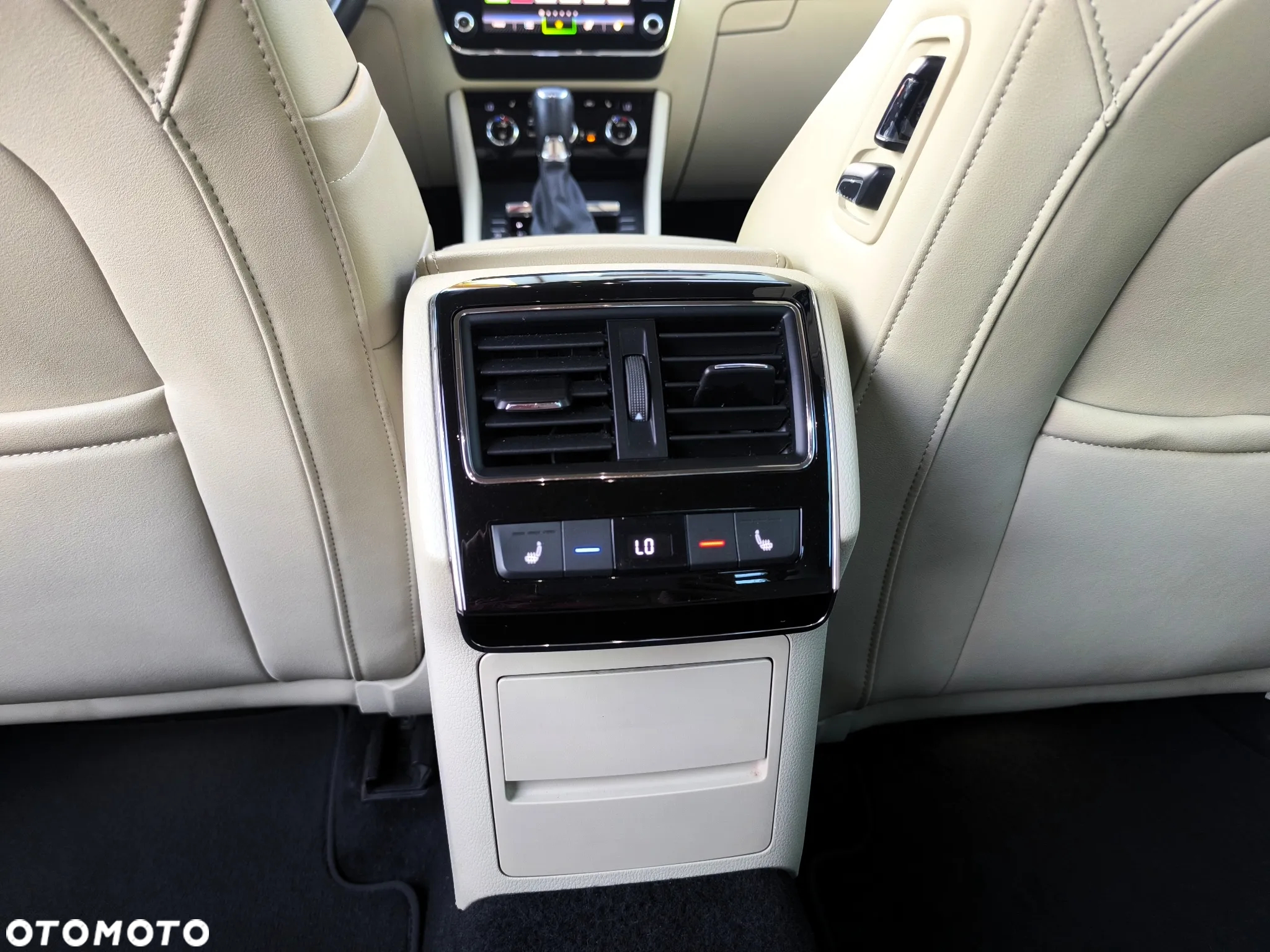 Skoda Superb 2.0 TSI Style DSG - 11