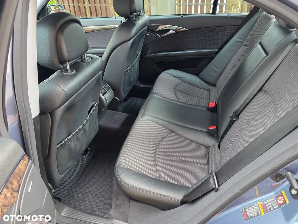 Mercedes-Benz Klasa E 280 4Matic Automatik Avantgarde - 29