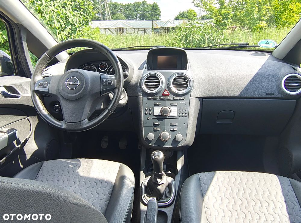 Opel Corsa 1.4 16V Cosmo - 23