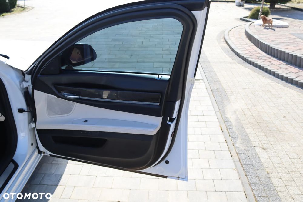 BMW Seria 7 750Li - 33