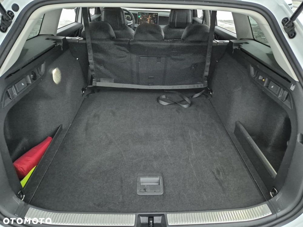 Volkswagen Passat - 30