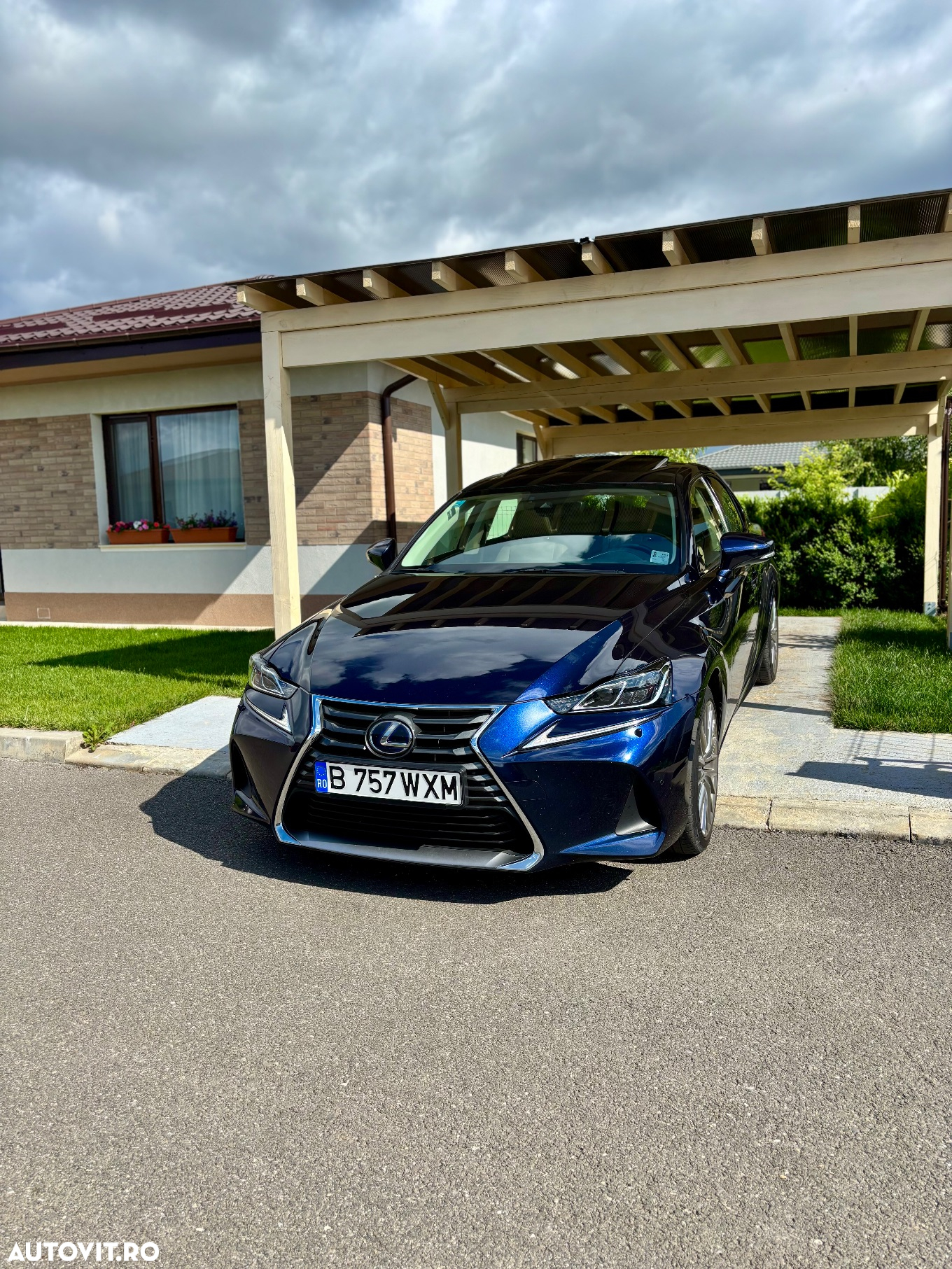 Lexus Seria IS 300h Aut. Luxury - 4