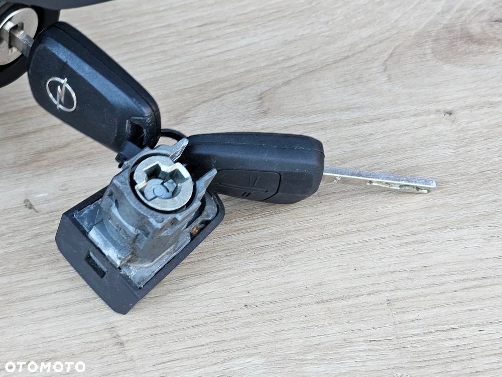 MODUŁ CIM ZESPOLONY !Z PINEM! OPEL ASTRA H ZAFIRA B WKŁADKA ZAMKA 13313710 ML - 4