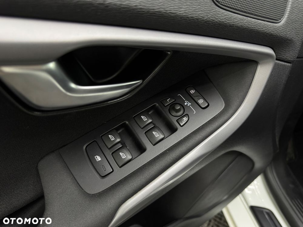Volvo V40 T2 Geartronic Momentum - 17