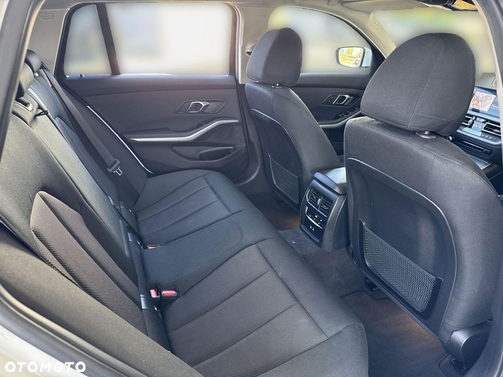 BMW Seria 3 318i Advantage - 19