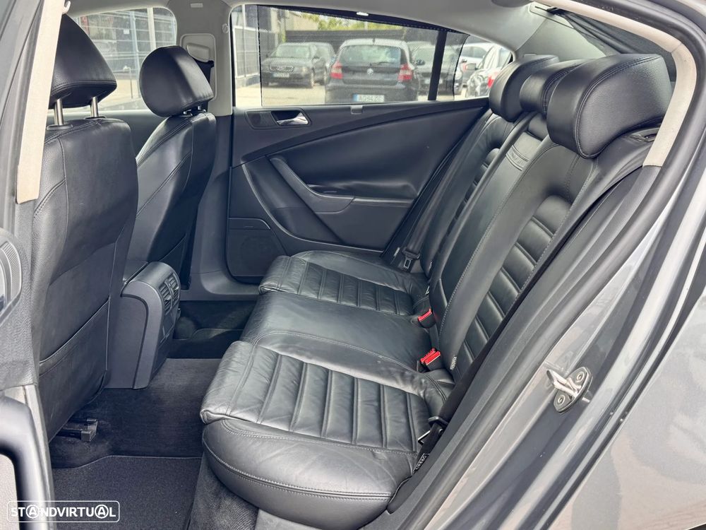 VW Passat 2.0 TDI Highline - 18