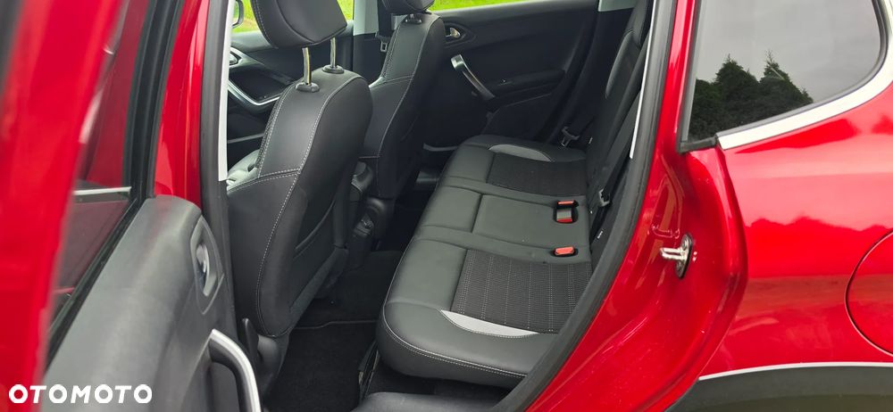 Peugeot 2008 1.2 Pure Tech Allure S&S EAT6 - 16