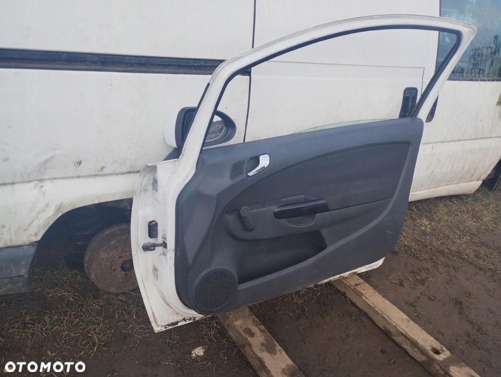 Opel Corsa D Drzwi Prawe 3D - 8