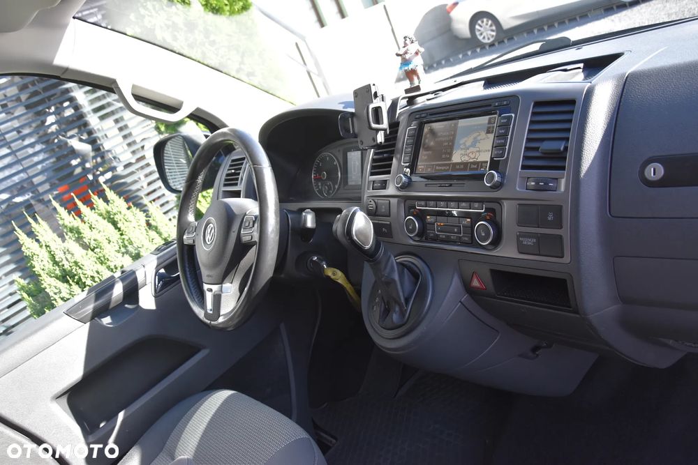 Volkswagen Caravelle - 11