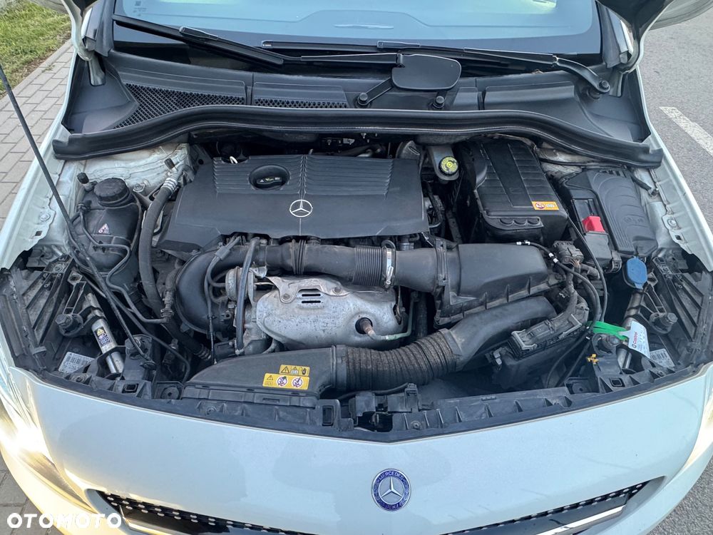 Mercedes-Benz Klasa B 180 (BlueEFFICIENCY) - 33